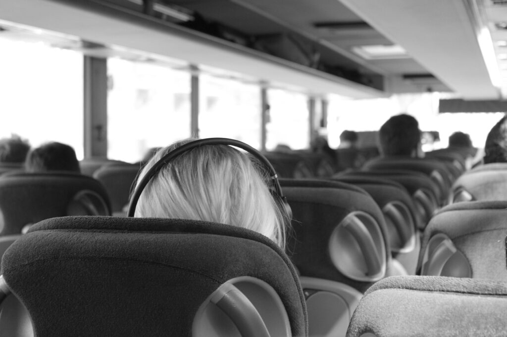 Charter Bus Rentals: Luxury, Reliable Rides with ZoloBus in NY/NJ 1 Comfortable passengers in ZoloBus’s charter bus rental vehicle in NY/NJ