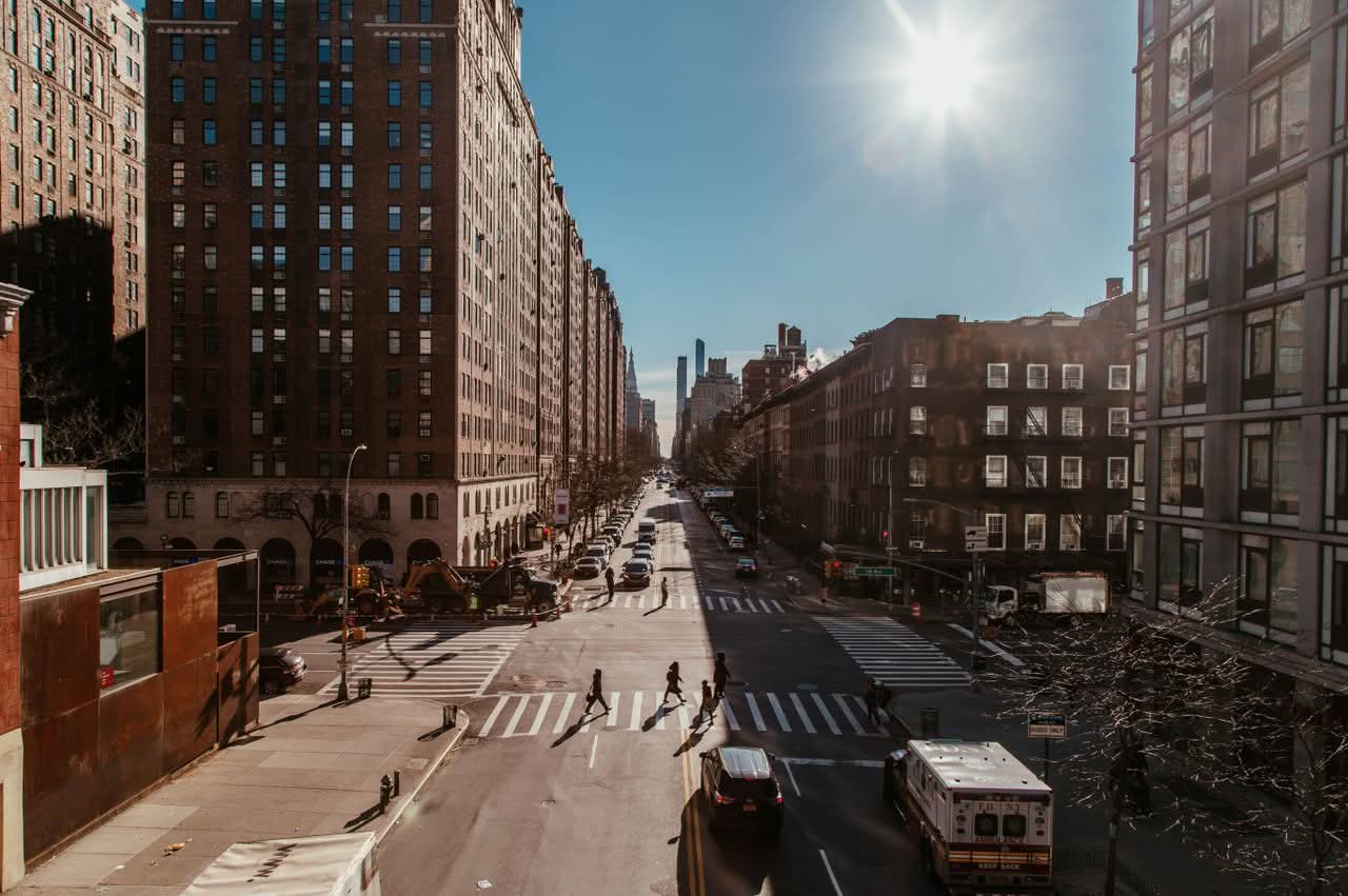 How to Book a Minibus in NYC: 7 Proven Steps for 2026 Groups 6 Busy New York City street scene featuring skyscrapers, traffic, and pedestrians in daylight.